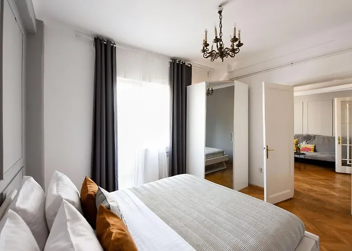 アパート Stylish & Spacious Near The Old Town - A Touch Of History, A Dash Of Modernity ブカレスト