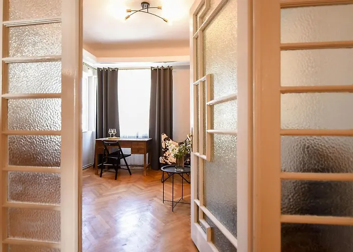 アパート Stylish & Spacious Near The Old Town - A Touch Of History, A Dash Of Modernity *