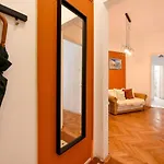 Stylish & Spacious Near The Old Town - A Touch Of History, A Dash Of Modernity アパート