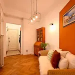 アパート Stylish & Spacious Near The Old Town - A Touch Of History, A Dash Of Modernity ブカレスト