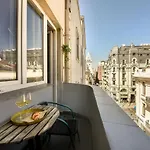 Stylish & Spacious Near The Old Town - A Touch Of History, A Dash Of Modernity アパート *