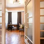 アパート Stylish & Spacious Near The Old Town - A Touch Of History, A Dash Of Modernity *