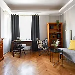 アパート Stylish & Spacious Near The Old Town - A Touch Of History, A Dash Of Modernity