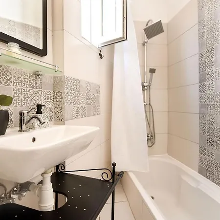 Stylish & Spacious Near The Old Town - A Touch Of History, A Dash Of Modernity Bucarest
