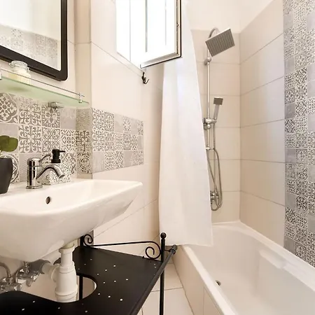 Stylish & Spacious Near The Old Town - A Touch Of History, A Dash Of Modernity Bucharest