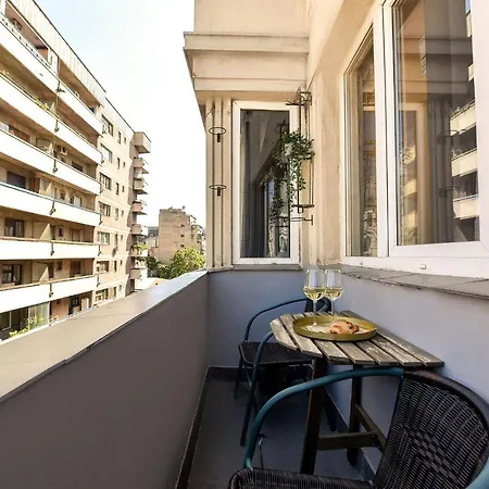 Διαμέρισμα Stylish & Spacious Near The Old Town - A Touch Of History, A Dash Of Modernity *