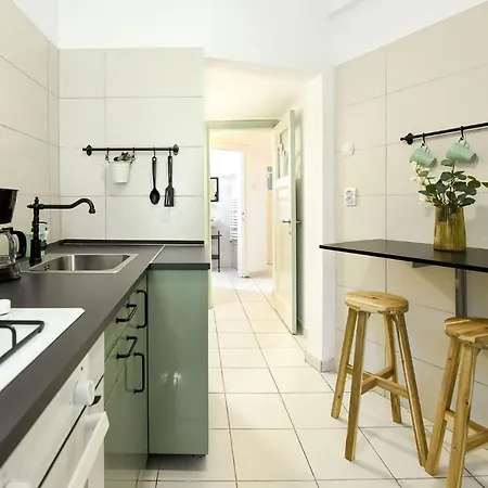Stylish & Spacious Near The Old Town - A Touch Of History, A Dash Of Modernity *