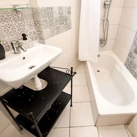 Stylish & Spacious Near The Old Town - A Touch Of History, A Dash Of Modernity * 布加勒斯特