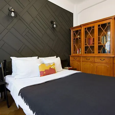 Stylish & Spacious Near The Old Town - A Touch Of History, A Dash Of Modernity 公寓 *