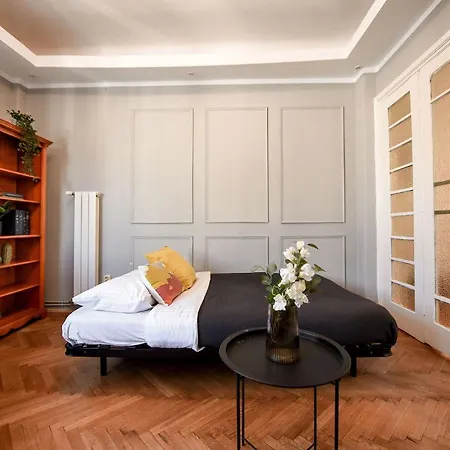 Διαμέρισμα Stylish & Spacious Near The Old Town - A Touch Of History, A Dash Of Modernity