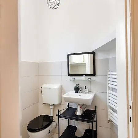 公寓 Stylish & Spacious Near The Old Town - A Touch Of History, A Dash Of Modernity