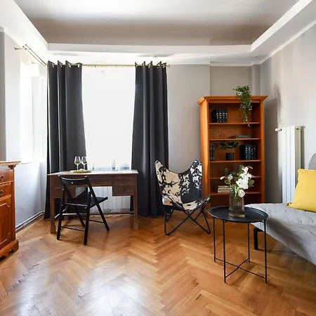 公寓 Stylish & Spacious Near The Old Town - A Touch Of History, A Dash Of Modernity