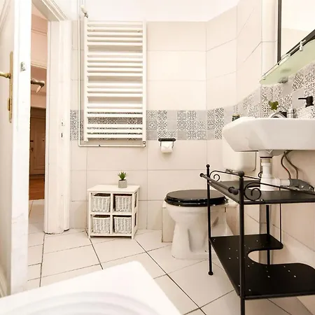 公寓 Stylish & Spacious Near The Old Town - A Touch Of History, A Dash Of Modernity