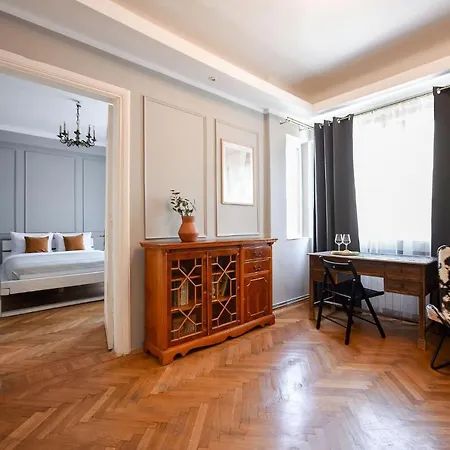 Stylish & Spacious Near The Old Town - A Touch Of History, A Dash Of Modernity Βουκουρέστι