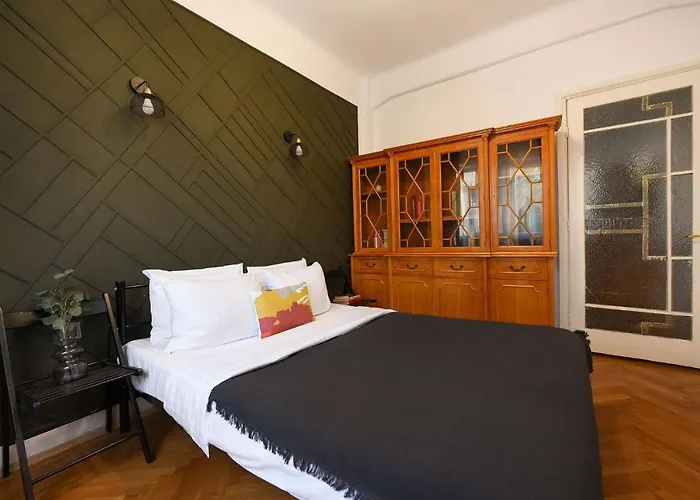 Stylish & Spacious Near The Old Town - A Touch Of History, A Dash Of Modernity 아파트 *