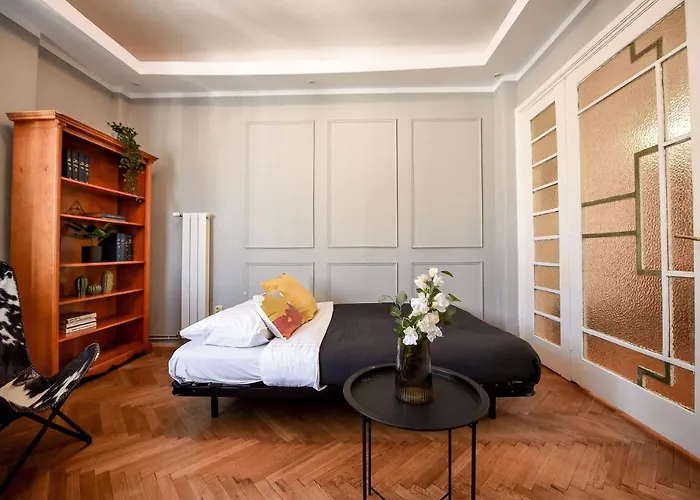 Apartmán Stylish & Spacious Near The Old Town - A Touch Of History, A Dash Of Modernity