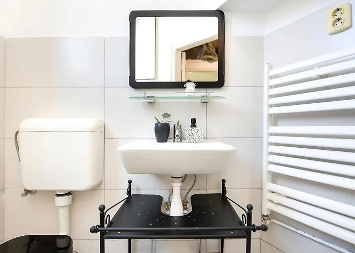 아파트 Stylish & Spacious Near The Old Town - A Touch Of History, A Dash Of Modernity *