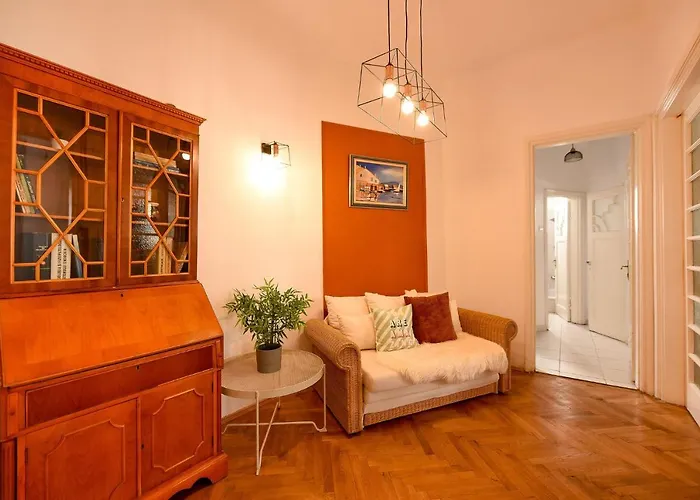 Stylish & Spacious Near The Old Town - A Touch Of History, A Dash Of Modernity Apartament Bucureşti
