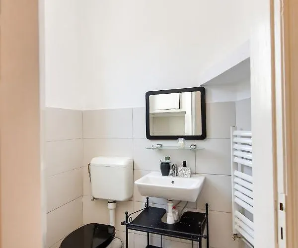 아파트 Stylish & Spacious Near The Old Town - A Touch Of History, A Dash Of Modernity