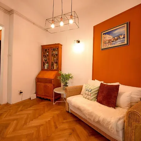 Stylish & Spacious Near The Old Town - A Touch Of History, A Dash Of Modernity Bucareste