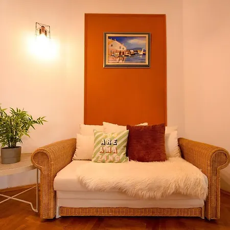 Stylish & Spacious Near The Old Town - A Touch Of History, A Dash Of Modernity