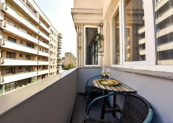 Daire Stylish & Spacious Near The Old Town - A Touch Of History, A Dash Of Modernity *